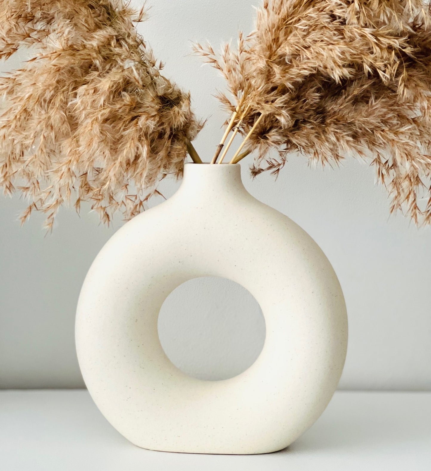 White Donut Vase Ceramic Vase For Pampas Grass Dried Flowers