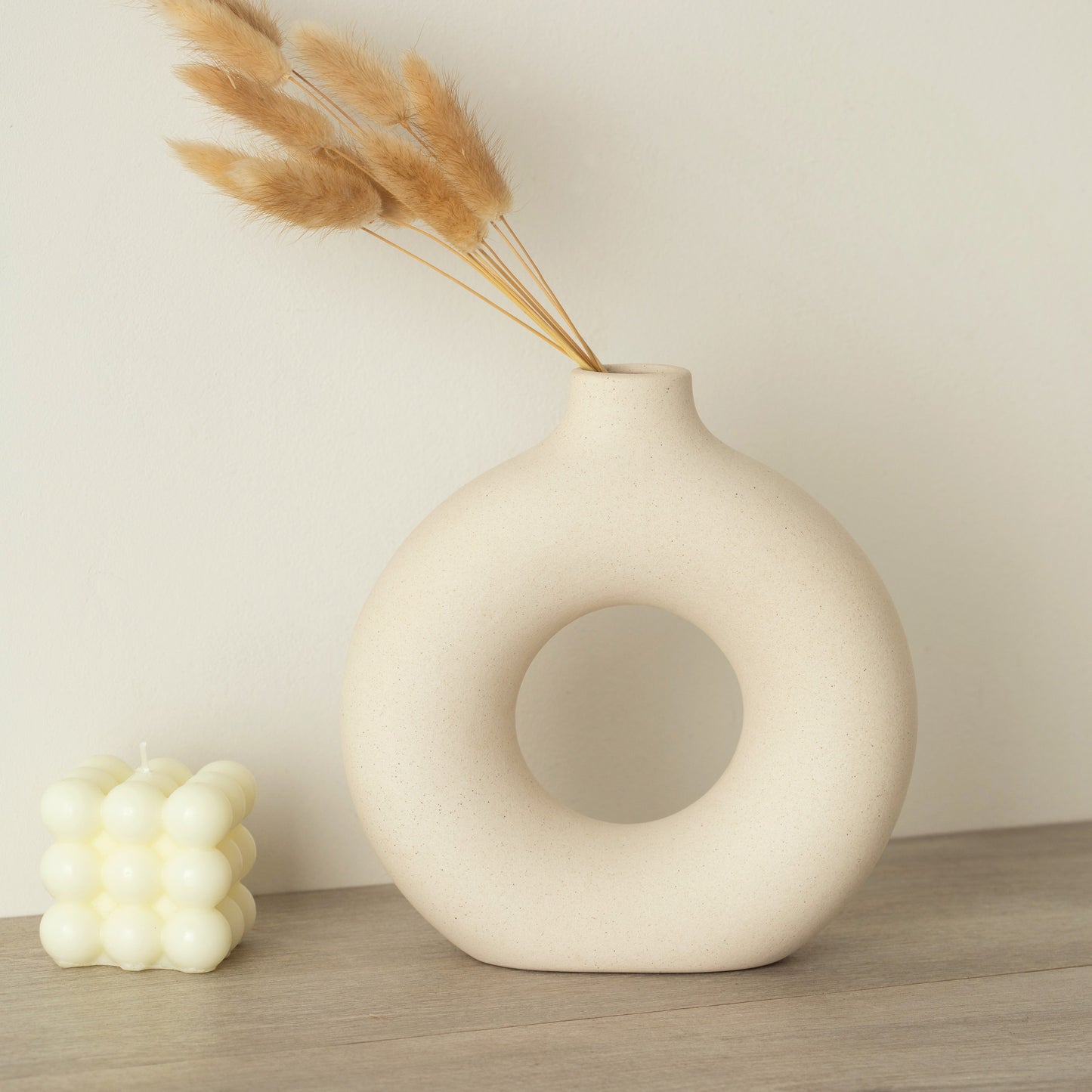 Small White Donut Vase Ceramic Vase For Pampas Grass Dried Flowers